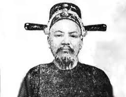 Thượng thư Tôn Thất Thuyết là một trong những đại thần nổi danh triều Nguyễn, người đứng đầu phe chủ chiến chống lại quân Pháp xâm lược. Ông chính là người đưa vua Hàm Nghi lên ngôi rồi nhân danh nhà vua phát chiếu Cần Vương chống giặc cứu nước. Sau khi phong trào Cần Vương thất bại, Tôn Thất Thuyết sang Trung Quốc lánh nạn và qua đời ở đó.