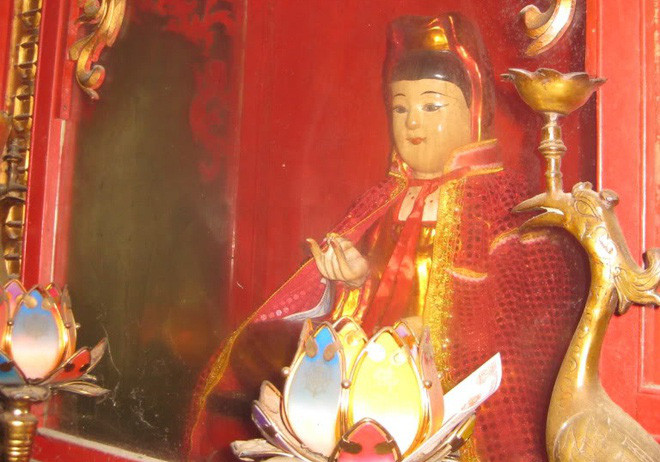 Nguyễn Thị Bích Châu - vợ vua Trần Duệ Tông - từng hy sinh thân mình để giúp vua tiến quân đánh lui quân Chiêm Thành năm 1377.