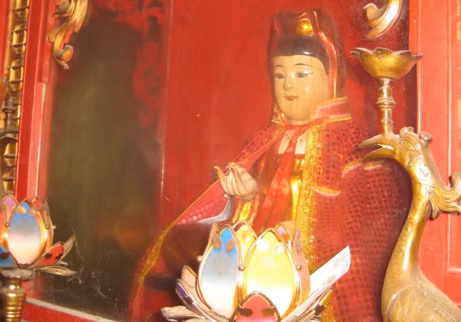 Nguyễn Thị Bích Châu - vợ vua Trần Duệ Tông - từng hy sinh thân mình để giúp vua tiến quân đánh lui quân Chiêm Thành năm 1377.