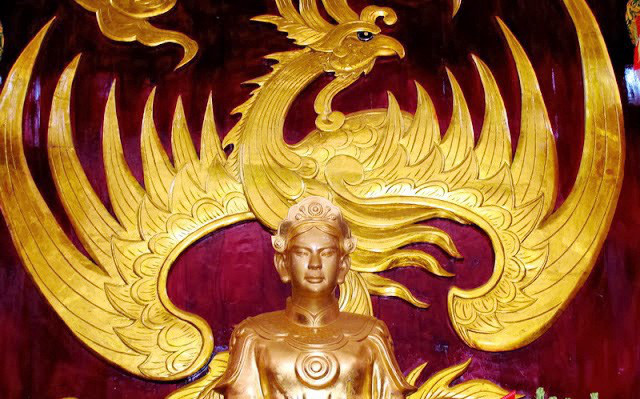 “Tây Sơn ngũ phụng thư” - 5 con chim phụng - là biệt hiệu của 5 nữ tướng nổi tiếng nhất Tây Sơn, gồm: Bùi Thị Xuân, Bùi Thị Nhạn, Nguyễn Thị Lan, Huỳnh Thị Cúc, Nguyễn Thị Dung.