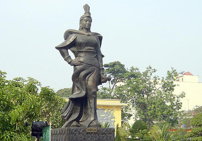 Lê Chân là nữ tướng trong cuộc khởi nghĩa Hai Bà Trưng. Bà được coi là người có công khai khẩn, lập nên vùng đất sau phát triển thành thành phố Hải Phòng ngày nay.