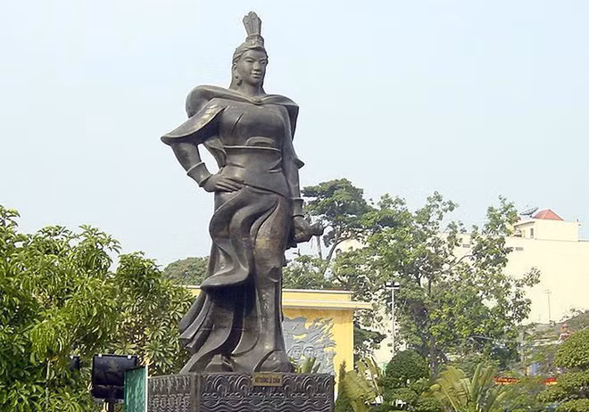 Lê Chân là nữ tướng trong cuộc khởi nghĩa Hai Bà Trưng. Bà được coi là người có công khai khẩn, lập nên vùng đất sau phát triển thành thành phố Hải Phòng ngày nay.