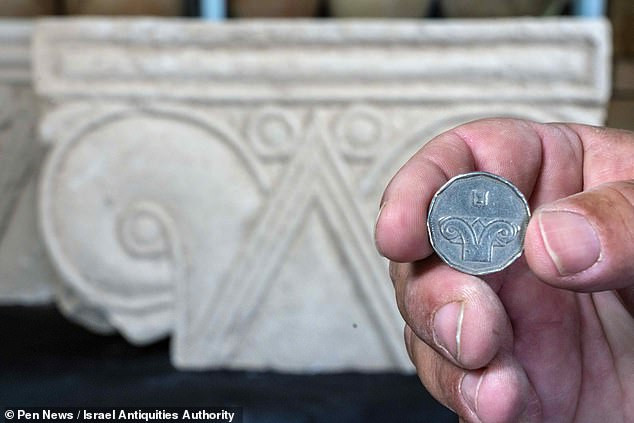 Các chuyên gia suy đoán cung điện 2.500 tuổi có khả năng thuộc về một vị vua của Vương quốc Judah hoặc một gia đình quý tộc giàu có.