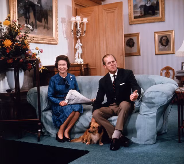 Tòa lâu đài Balmoral cổ kính nằm trên diện tích hơn 50.000 mẫu đất. Công trình nổi tiếng này có 52 phòng ngủ và ước tính trị giá lên tới 115 triệu bảng Anh.