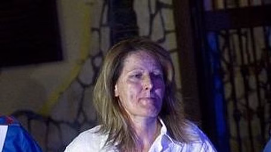 Vào tháng 6/2012, bà trùm Raffaella bị cảnh sát Mỹ trong một chiến dịch truy lùng những tên tội phạm nguy hiểm dọc theo vịnh dưới chân núi Vesuvius.