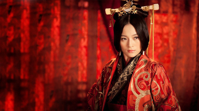 Khi biết chồng có nhân tình, nhiều phụ nữ nổi cơn ghen và có những cách hành xử khác nhau. Trong số này, nổi tiếng là cách đánh ghen gây kinh hãi của Lã Hậu. Lã Hậu (tên thật là Lã Trĩ) là người vợ đồng cam cộng khổ từ thuở hàn vi của Hán Cao Tổ Lưu Bang. Sau khi lên ngôi hoàng đế, Lưu Bang phong Lã Trĩ làm hoàng hậu.