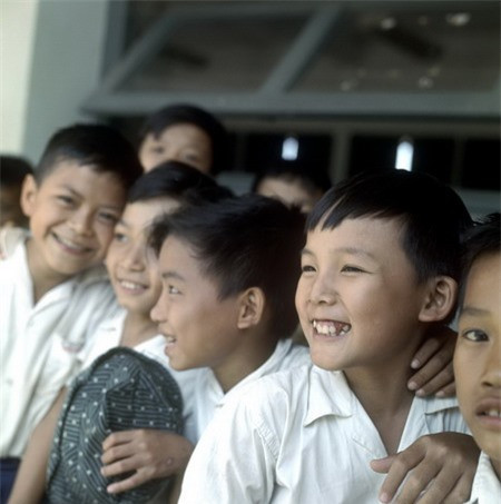 Vẻ hồn nhiên của các nam sinh.