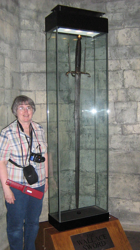 Thanh kiếm của hiệp sĩ Wallace cũng trở thành một trong những bảo kiếm nổi tiếng nhất thế giới. Sau khi ông chết, thanh kiếm qua tay nhiều chủ nhân trước khi trở về quê hương Scotland.