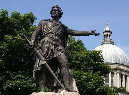  Hiệp sĩ nổi tiếng William Wallace (1270 - 1305) là một trong những anh hùng dân tộc vĩ đại nhất của Scotland. Theo các sử liệu, hiệp sĩ Wallace là người lãnh đạo các chiến binh trong cuộc chiến chống lại Vương quốc Anh để giành độc lập cho Scotland.
