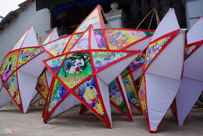 Trung thu ban đầu là Tết của người lớn để thưởng thức cảnh đẹp thiên nhiên, ăn bánh, uống trà, ngắm trăng rằm vào giữa tiết Thu. Dần dần ngày này trở thành Tết thiếu nhi. Trẻ em các vùng miền trên cả nước được rước đèn, phá cỗ, xem múa lân, ngắm trăng… cùng bạn bè.