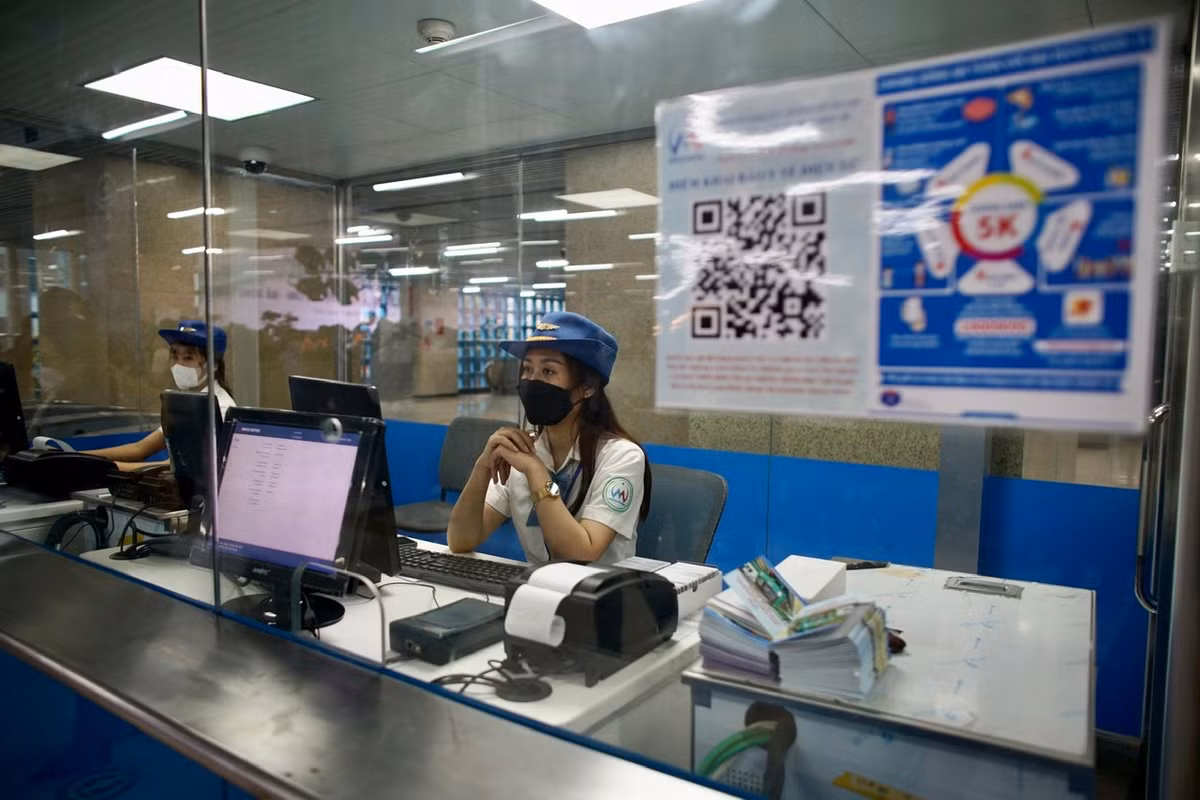 Do tình hình dịch bệnh COVID-19 diễn biến phức tạp, nhiều công tác phòng chống dịch đã được triển khai tại các nhà ga.