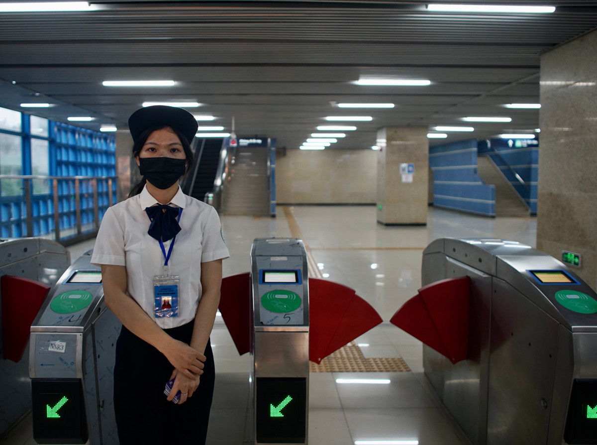 Chuyen tau duong sat Cat Linh - Ha Dong dau tien roi ben