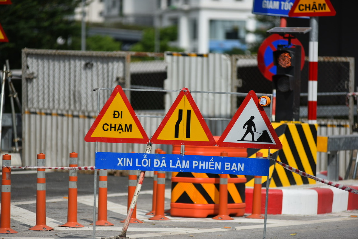 Mỗi nút giao sẽ được xây dựng 2 lối lên xuống gồm 1 làn ô tô và 1 làn dừng khẩn cấp.