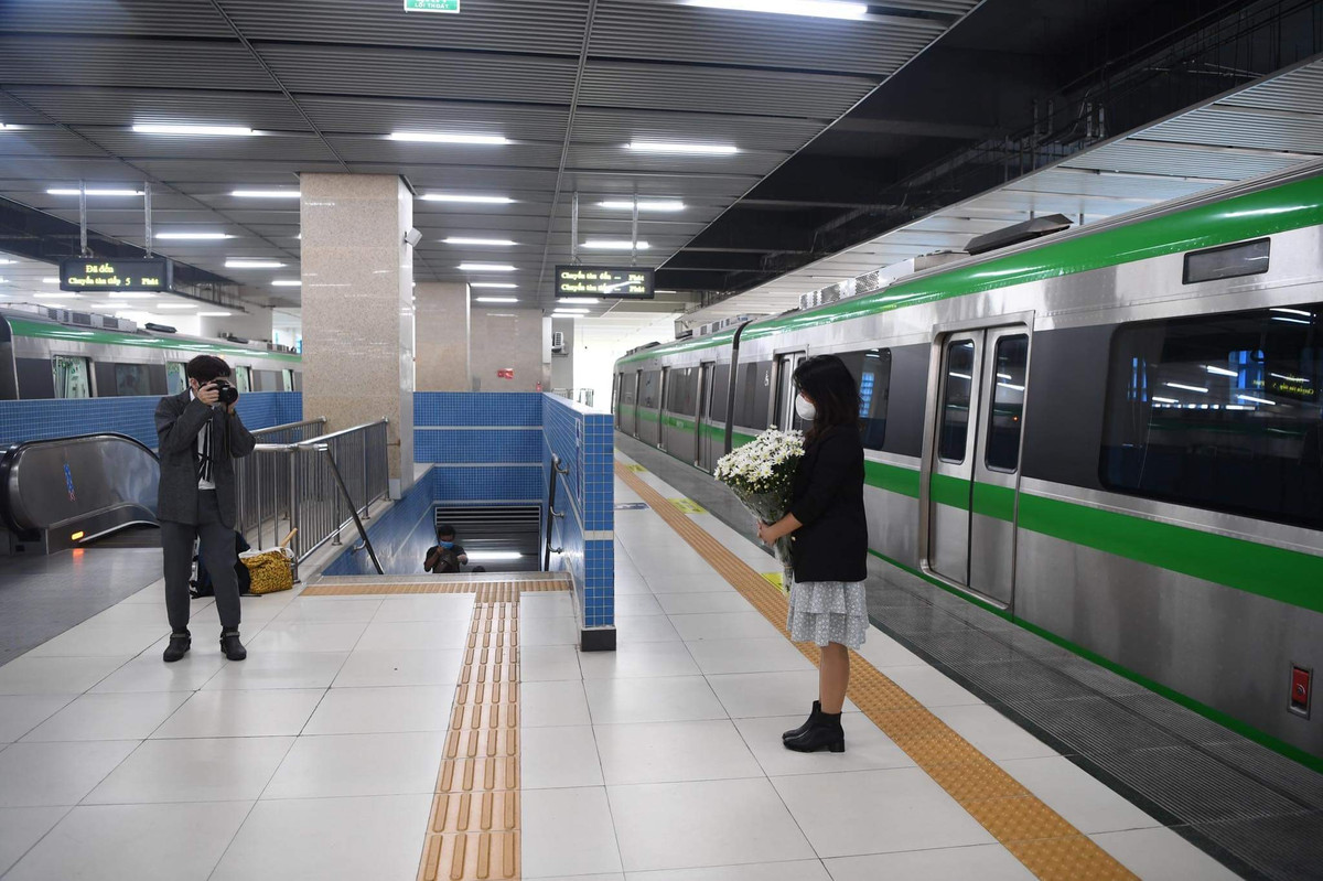 Tổng số khách vận chuyển là 380.510 lượt, bình quân mỗi ngày 25.367 lượt. Trong đó tập trung nhiều vào các ngày cuối tuần.