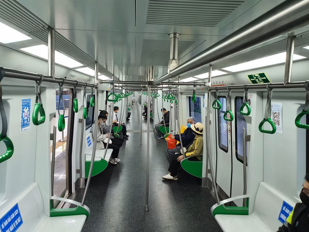 Trong 15 ngày vừa qua, mỗi ngày có khoảng 1.000 - 1.500 người gửi xe miễn phí để đi tàu tại ga Cát Linh. Hiện UBND quận Đống Đa vẫn đang tiếp tục nghiên cứu mở rộng thêm các điểm gửi xe khác cho người dân.