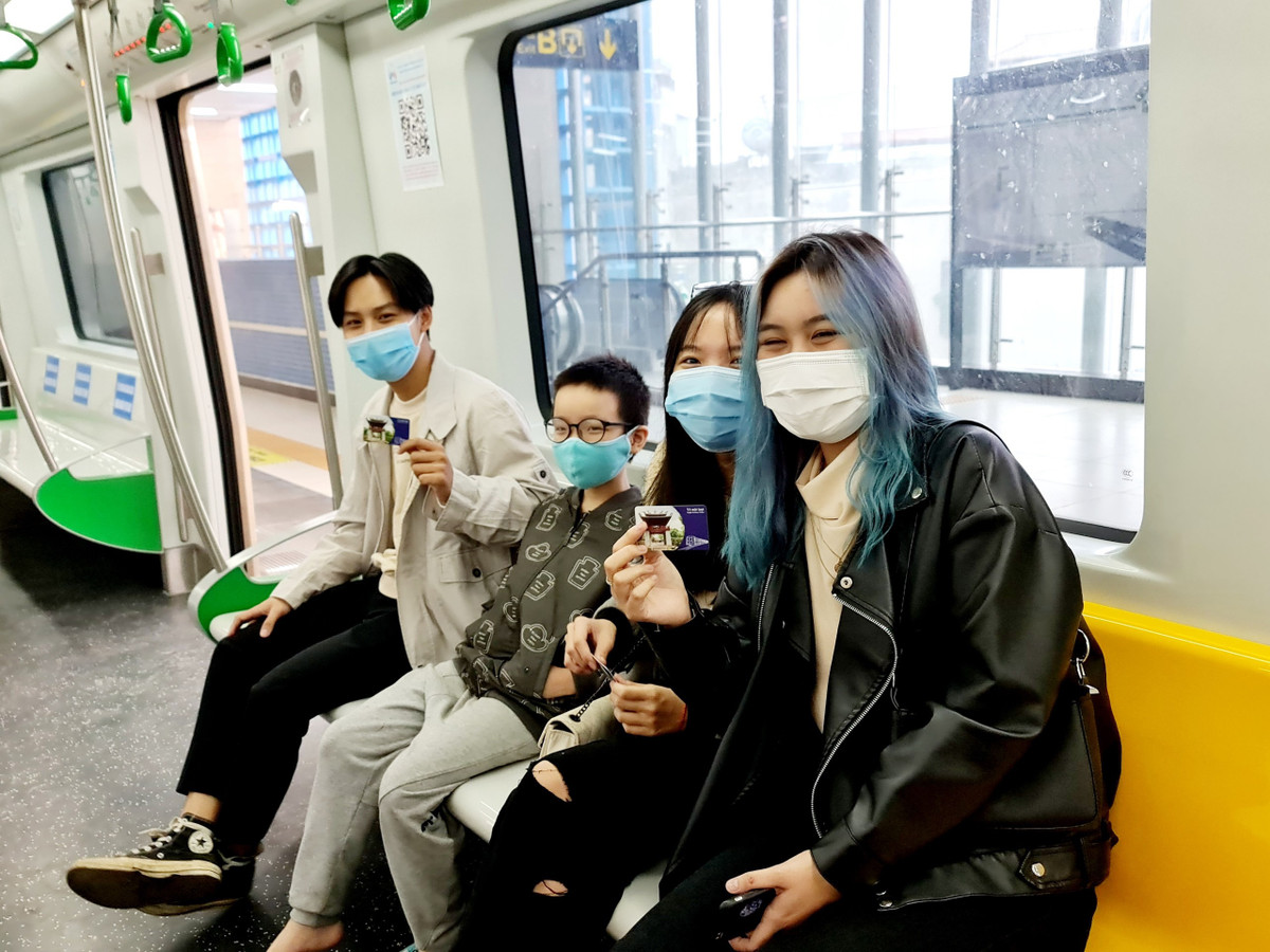 Giá vé ngày 30.000 đồng/người không giới hạn số lượt đi lại trên tuyến theo ngày.