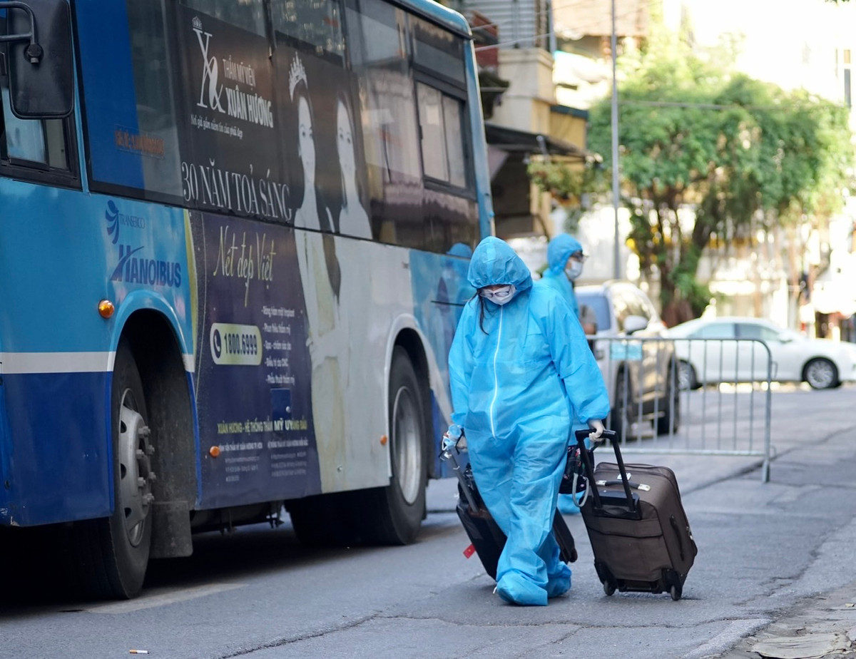 Một nhân viên y tế tại đây cho biết, theo kết quả xét nghiệm ban đầu đã có 1 người trở thành F0.