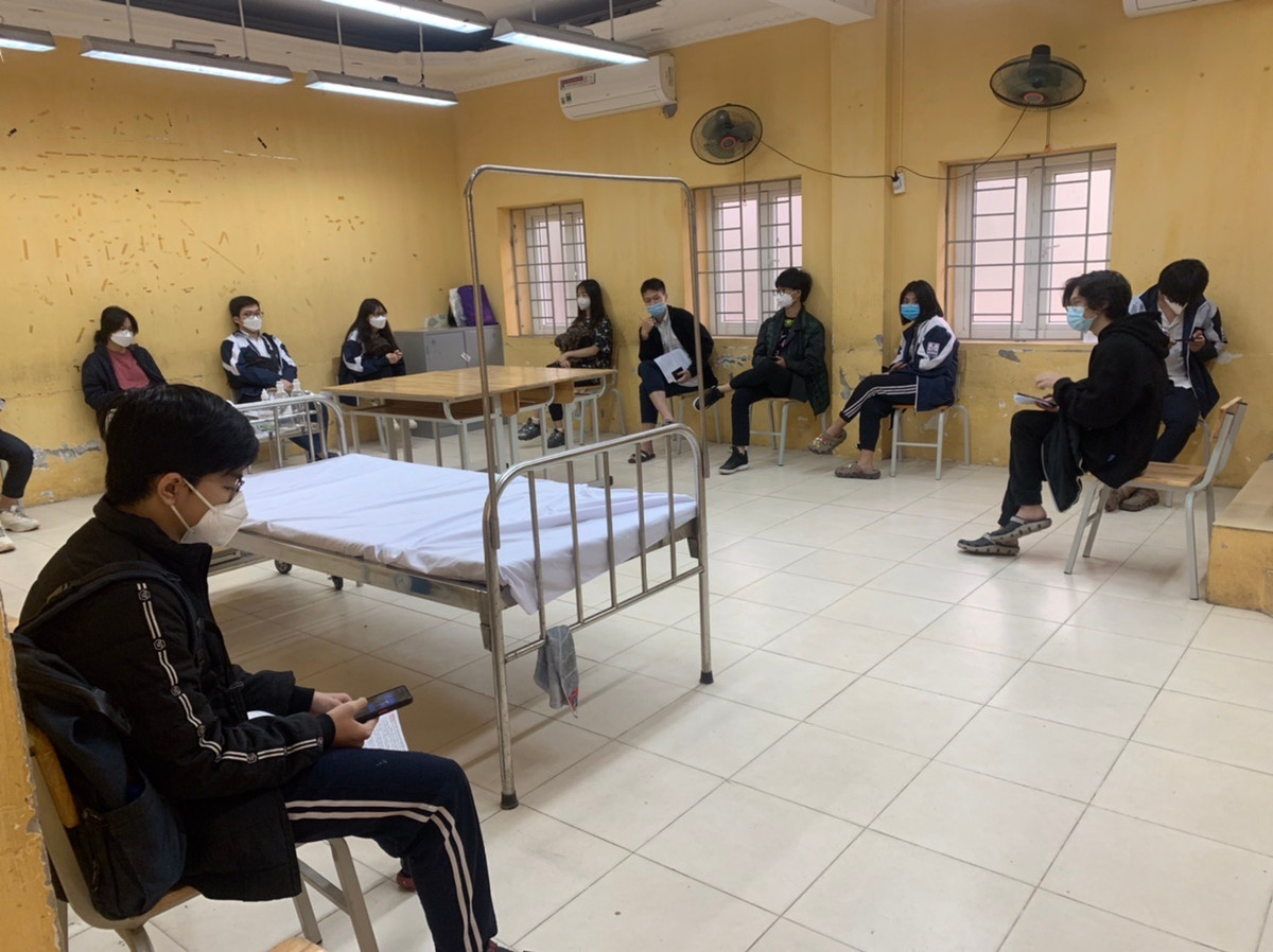 Hàng nghìn học sinh Hà Nội được tiêm vắc-xin Pfizer - Hình 9 Hang nghin hoc sinh Ha Noi duoc tiem vac-xin Pfizer-Hinh-9