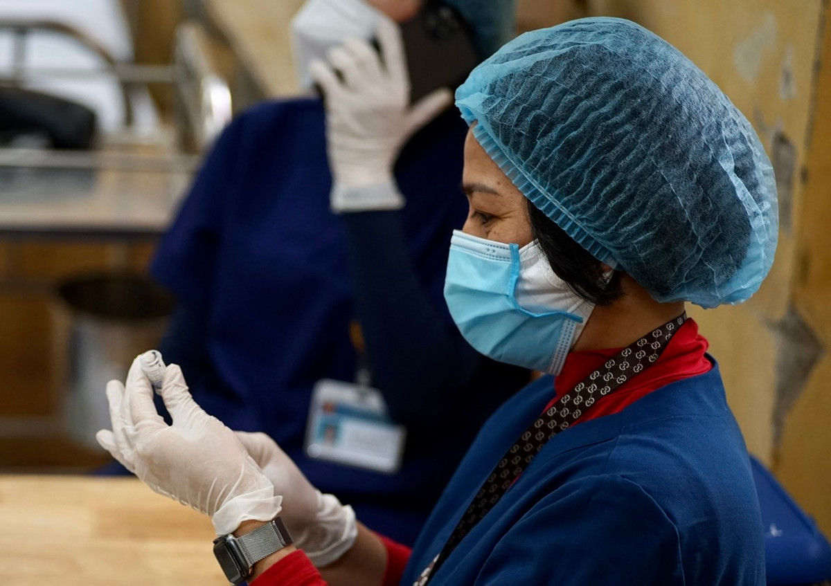 Hàng nghìn học sinh Hà Nội được tiêm vắc-xin Pfizer - Hình 6 Hang nghin hoc sinh Ha Noi duoc tiem vac-xin Pfizer-Hinh-6