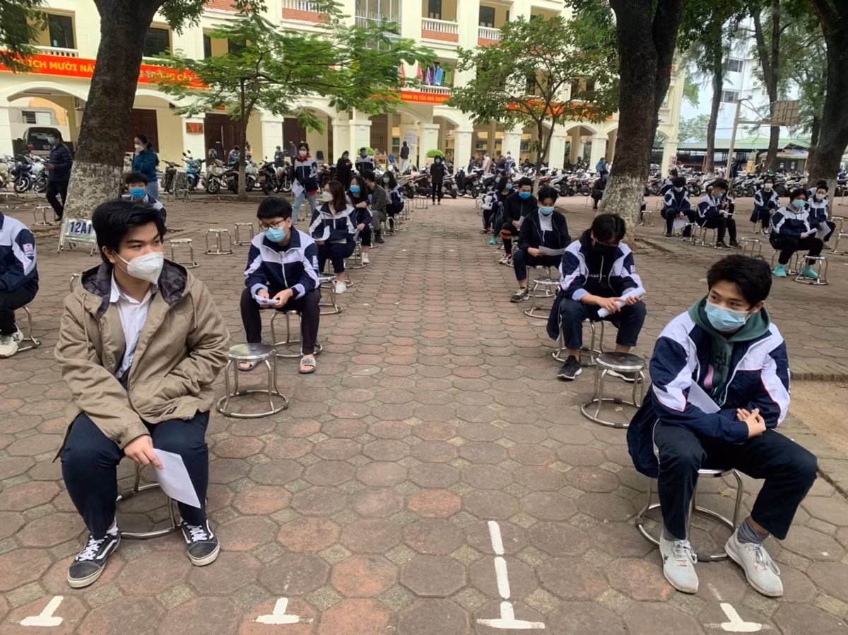 Hang nghin hoc sinh Ha Noi duoc tiem vac-xin Pfizer