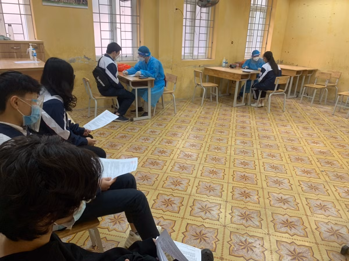 Hang nghin hoc sinh Ha Noi duoc tiem vac-xin Pfizer-Hinh-4