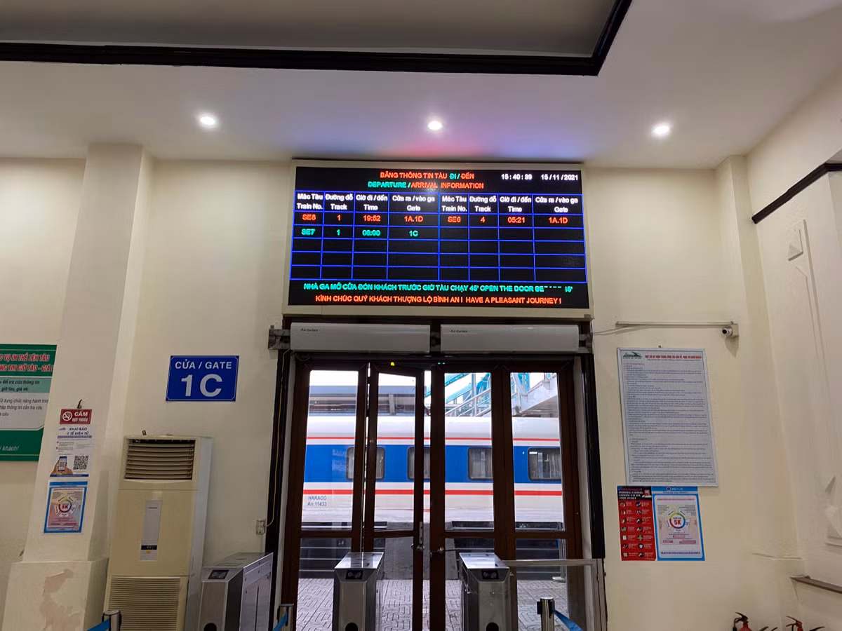 Cho đến thời điểm hiện tại, ngành đường sắt vẫn chỉ duy trì 2 chuyến tàu Bắc - Nam mỗi ngày. Riêng Ga Hà Nội có thêm một số chuyến ngắn.