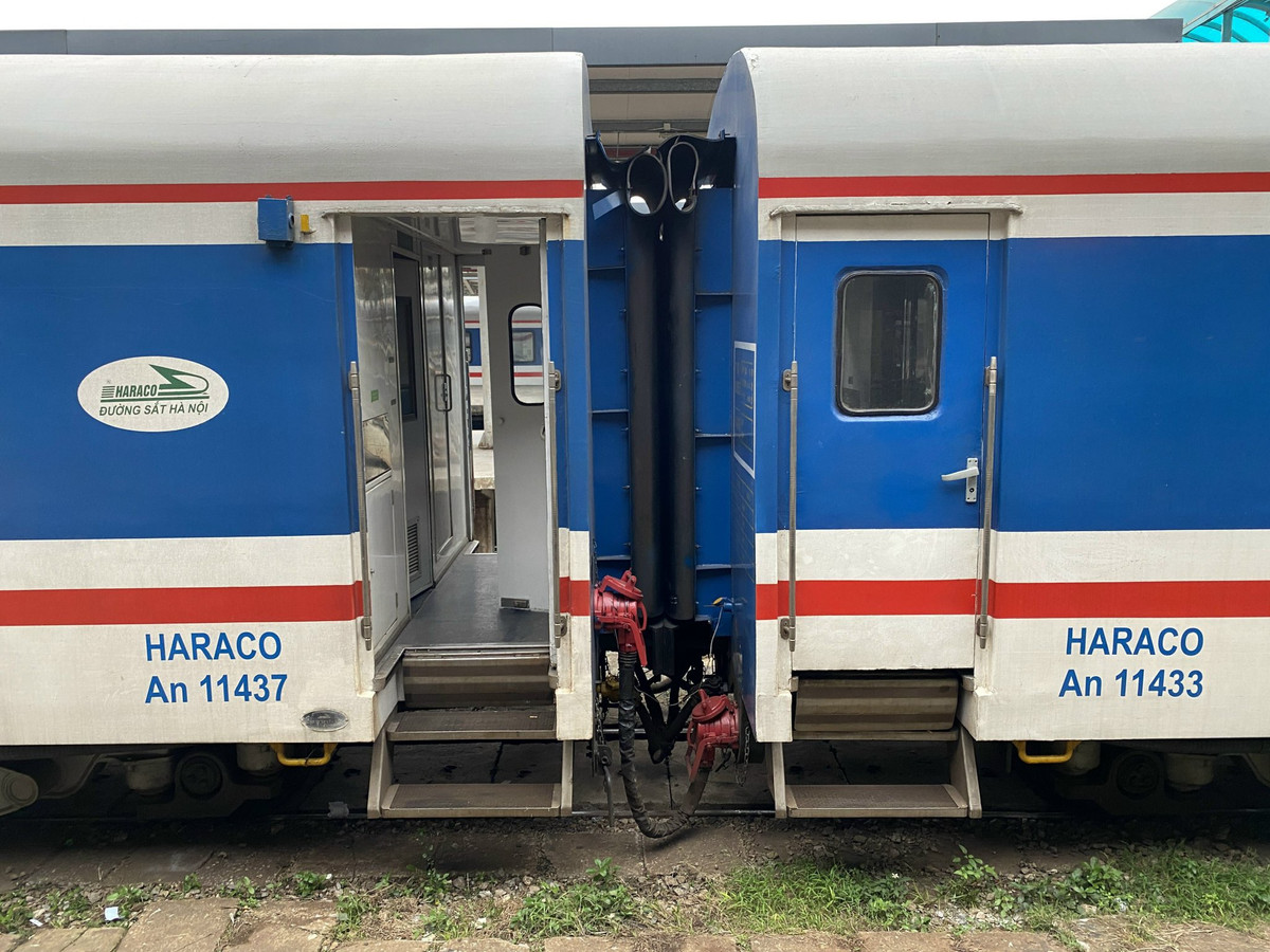 Trong dịp Tết Nhâm Dần năm nay, ngành đường sắt lần đầu tiên thực hiện bán vé nguyên khoang, nguyên toa cho khách có nhu cầu với cự ly từ 300km trở lên.