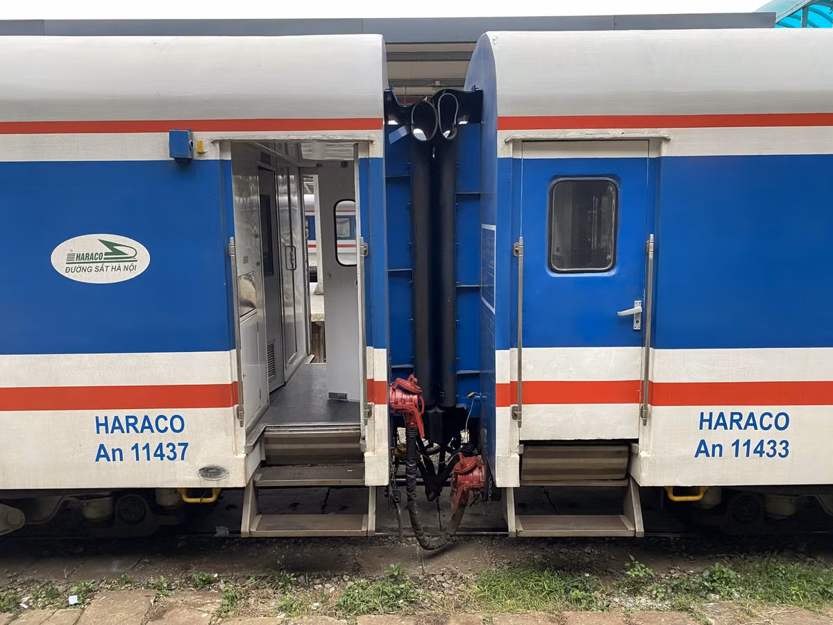 Trong dịp Tết Nhâm Dần năm nay, ngành đường sắt lần đầu tiên thực hiện bán vé nguyên khoang, nguyên toa cho khách có nhu cầu với cự ly từ 300km trở lên.