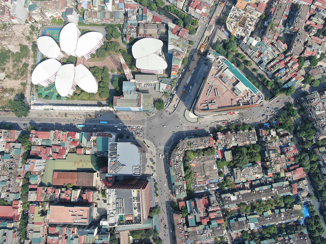 Giai đoạn 2, đơn vị thi công sẽ rào chắn một phần đường Chùa Bộc và lao dầm thép về phía đường Phạm Ngọc Thạch.