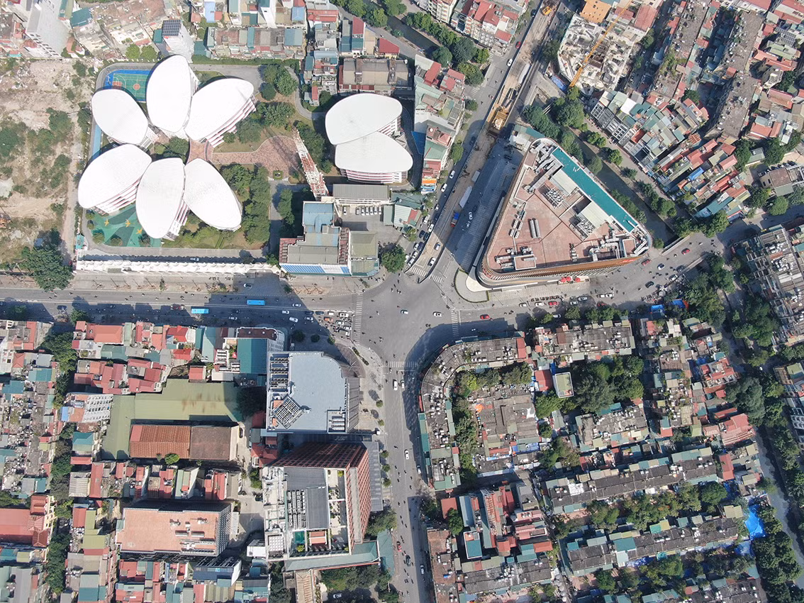 Giai đoạn 2, đơn vị thi công sẽ rào chắn một phần đường Chùa Bộc và lao dầm thép về phía đường Phạm Ngọc Thạch.