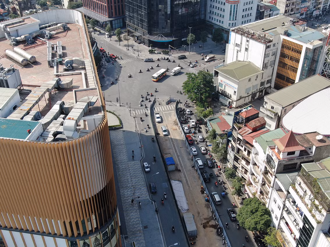 Sau khi hoàn thành, đây sẽ là cầu vượt hình chữ C đầu tiên tại Hà Nội. Cầu được tổ chức 2 làn đường hỗn hợp dành cho ô tô và xe máy.