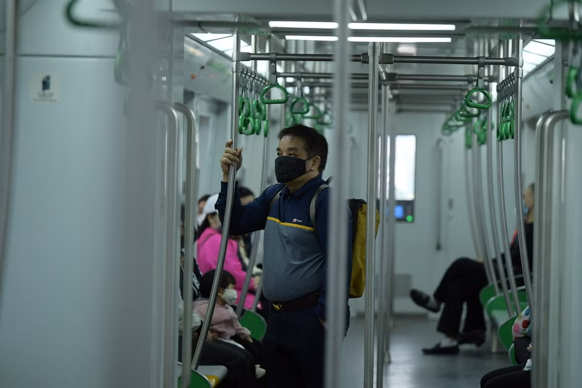 Chính vì vậy, việc tập trung đông người sẽ rất dễ lây lan dịch bệnh và khó khăn trong công tác truy vết.