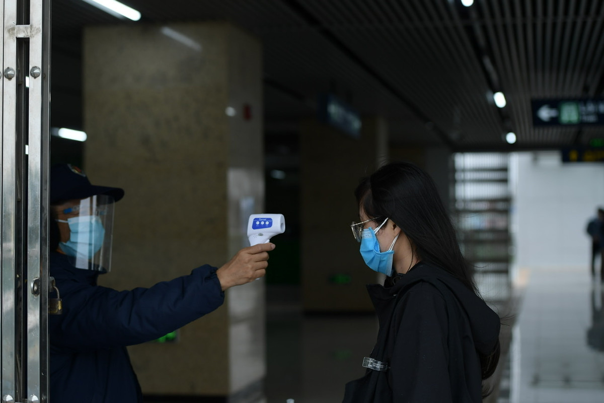 So với 2 ngày cuối tuần vừa qua, lượng người trải nghiệm đường sắt Cát Linh - Hà Đông đã giảm hẳn.