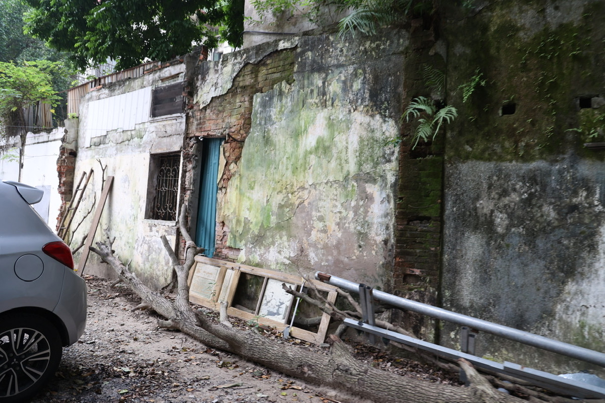 Tuy nhiên, hàng chục năm nay khu biệt thự này đã xuống cấp nghiêm trọng, bỏ hoang không ai sử dụng.