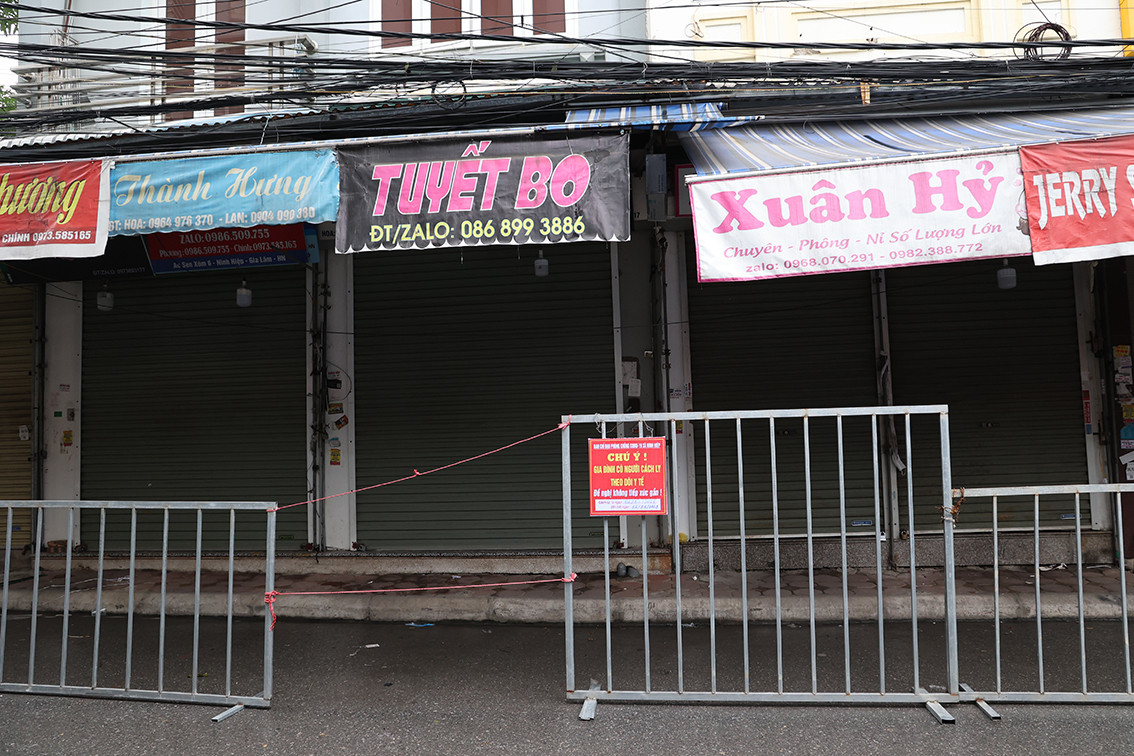 Ngay sau khi có thông báo, toàn bộ chợ vải Ninh Hiệp đã bị phong toả, lực lượng chức năng đã tiến hành các biện pháp để ngăn chặn dịch bệnh lây lan.