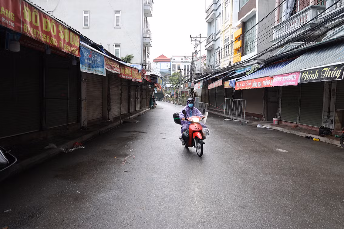 Phong toa cho vai Ninh Hiep do lien quan nhan vien ban hang duong tinh SARS-CoV-2