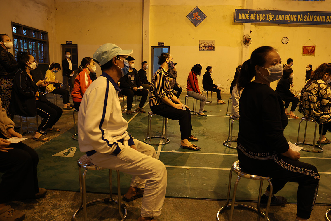 Người dân sống trên địa bàn xã Ninh Hiệp cũng được yêu cầu tới lấy mẫu xét nghiệm.