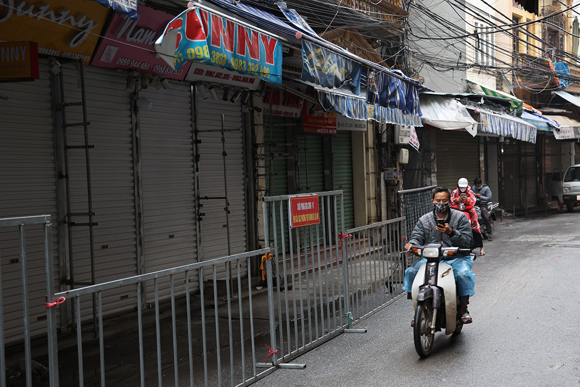 Theo đó, những người tới chợ trong khoảng thời gian này phải tự cách ly tại nhà đồng thời thông báo cho trạm y tế gần nhất để được hướng dẫn.