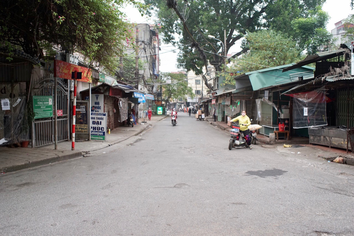 Ngay sau khi phát hiện ra 2 ca trên, UBND quận Đống Đa đã khoanh vùng, truy vết đồng thời yêu cầu chợ Nam Đồng tạm dừng hoạt động.