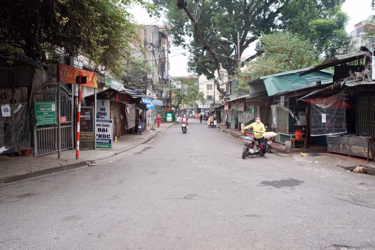 Ngay sau khi phát hiện ra 2 ca trên, UBND quận Đống Đa đã khoanh vùng, truy vết đồng thời yêu cầu chợ Nam Đồng tạm dừng hoạt động.