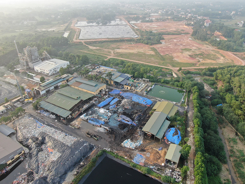 Trước đó, Công ty Urenco đã có văn bản thông báo về việc tạm dừng tiếp nhận rác ở ô chôn lấp rác tại tại bãi rác Nam Sơn để phòng tránh sự cố chất thải.