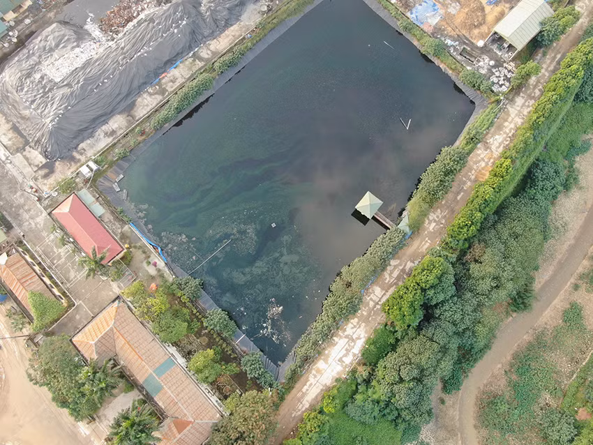 Theo báo cáo, tại bãi rác Nam Sơn đang tồn đọng khoảng 554.774m3 nước rỉ rác được chứa tại 5 vị trí.