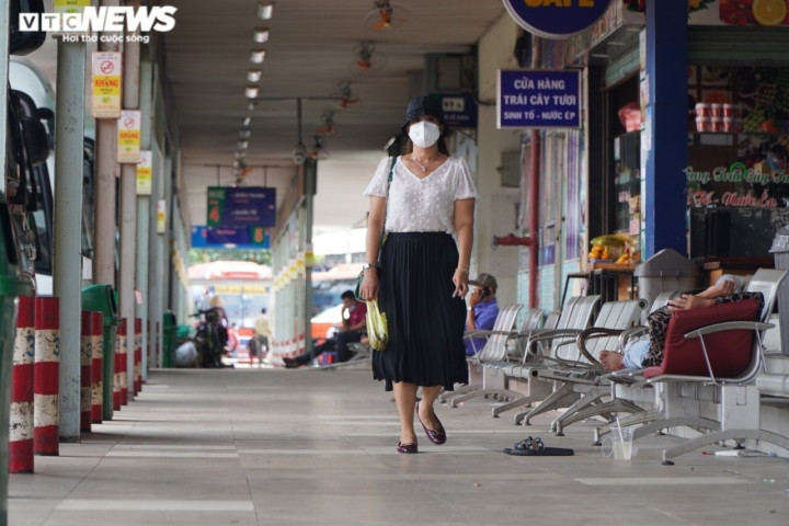 Xe khach chay lien tinh o TP.HCM cang chay cang lo