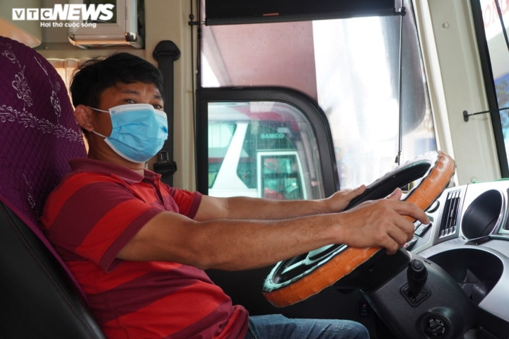 Xe khach chay lien tinh o TP.HCM cang chay cang lo-Hinh-2