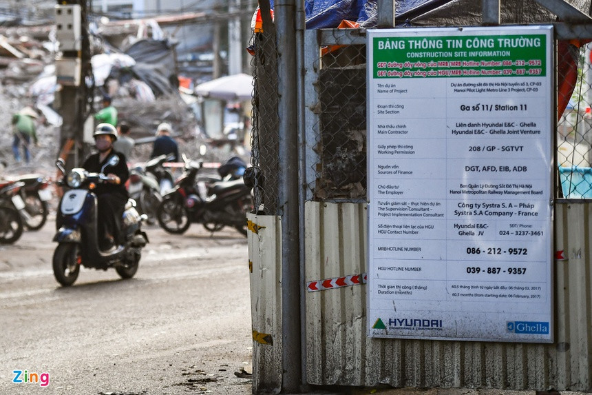 Dự án metro Nhổn - ga Hà Nội có đoạn trên cao dài 8,5 km, bao gồm 8 nhà ga; đoạn đi ngầm dài 4 km với 4 nhà ga. Dự án đặt mốc hoàn thành vào tháng 9/2017, nhưng phải lùi tiến độ đến năm 2022 vì thiếu vốn, chậm giải phóng mặt bằng. Đến nay, tổng mức đầu tư của dự án được điều chỉnh từ 783 triệu euro lên 1.176 triệu euro.