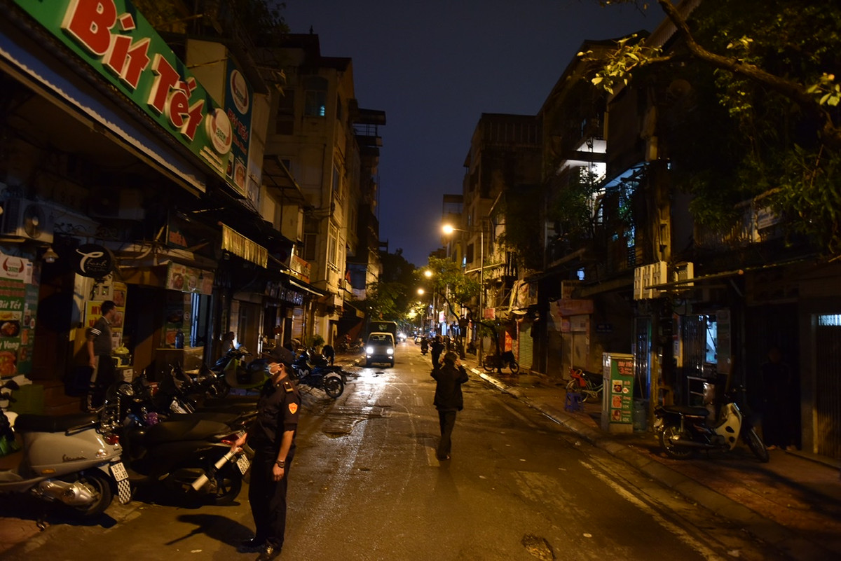 Theo thông báo mới nhất của UBND TP Hà Nội, toàn bộ quán ăn, nhà hàng sẽ chỉ được phục vụ tối đa 50% công suất.