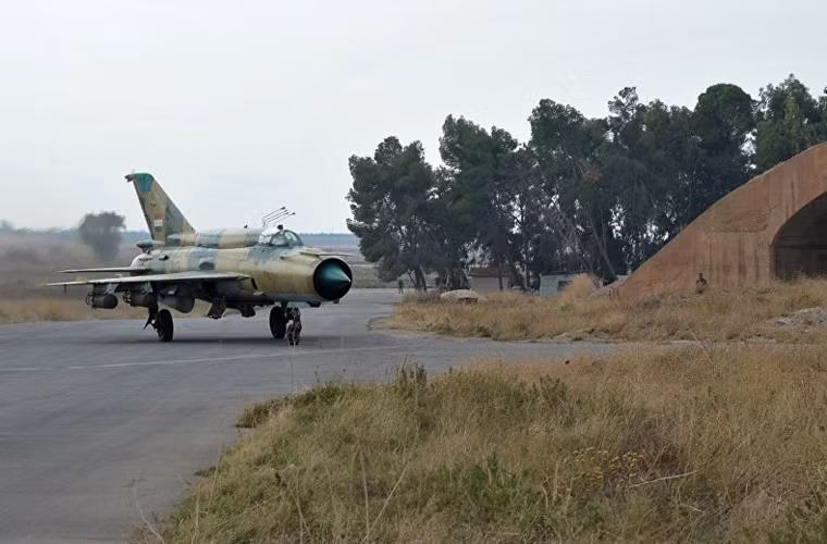 Tiêm kích MiG-21 thường được biết đến là chiến đấu cơ một chỗ ngồi, một người lái. Tuy nhiên, chiếc MiG-21 của Không quân Syria bị bắn hạ lại có tới hai phi công. Vậy đó là biến thể nào?