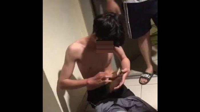  Sự thật vụ nam sinh viên nghi bị trói, cướp tài sản ở ký túc xá: Ngày 23/2, Công an TP Dĩ An cho biết không có vụ cướp nào xảy ra trong ký túc xá khu B, Đại học Quốc gia TP HCM, vụ việc nam sinh viên trình báo bị cướp trấn lột là không đúng sự thật. Lời khai của sinh viên hoàn toàn bịa ra. Nam sinh viên và đối tượng có quan hệ tình cảm. 