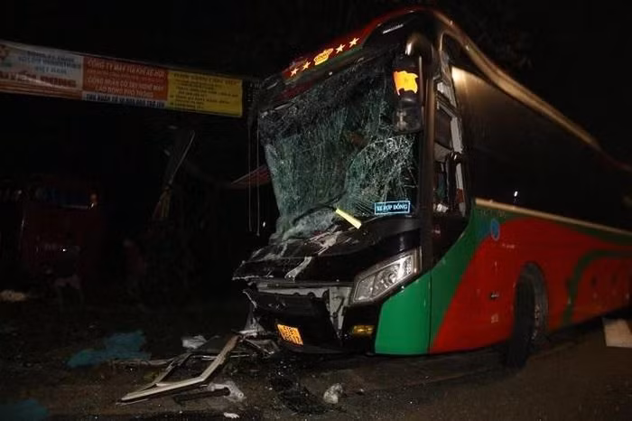  Hai xe khách tông nhau, hơn 10 người nhập viện: Ngày 23/2, tại thị xã Bến Cát, tỉnh Bình Dương, tài xế Nguyễn Ngọc Biên (48 tuổi) điều khiển khách giường nằm xảy ra va chạm với ô tô khách do tài xế Lành Văn Vương (32 tuổi) cầm lái. Hậu quả, có khoảng 10 người trên 2 xe khách bị thương được đưa đến các bệnh viện gần đó cấp cứu. 