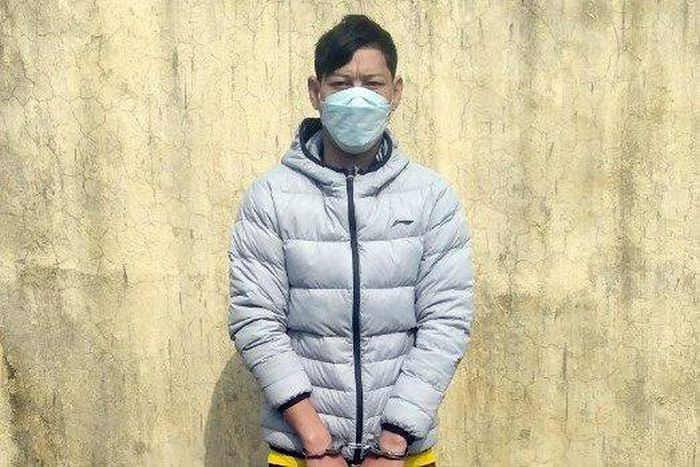  Nguyên nhân nam thanh niên giả chết để trốn bạn gái: Sau khi chiếm đoạt tiền và xe máy của bạn gái, Dương Văn Hiền (36 tuổi, trú huyện Bình Xuyên, tỉnh Vĩnh Phúc) giả giọng người khác nói với nạn nhân rằng anh ta đã chết do dịch bệnh COVID-19. Ngày 26/2, Công an huyện Bình Xuyên cho biết đang tạm giữ Hiền để điều tra, làm rõ. 